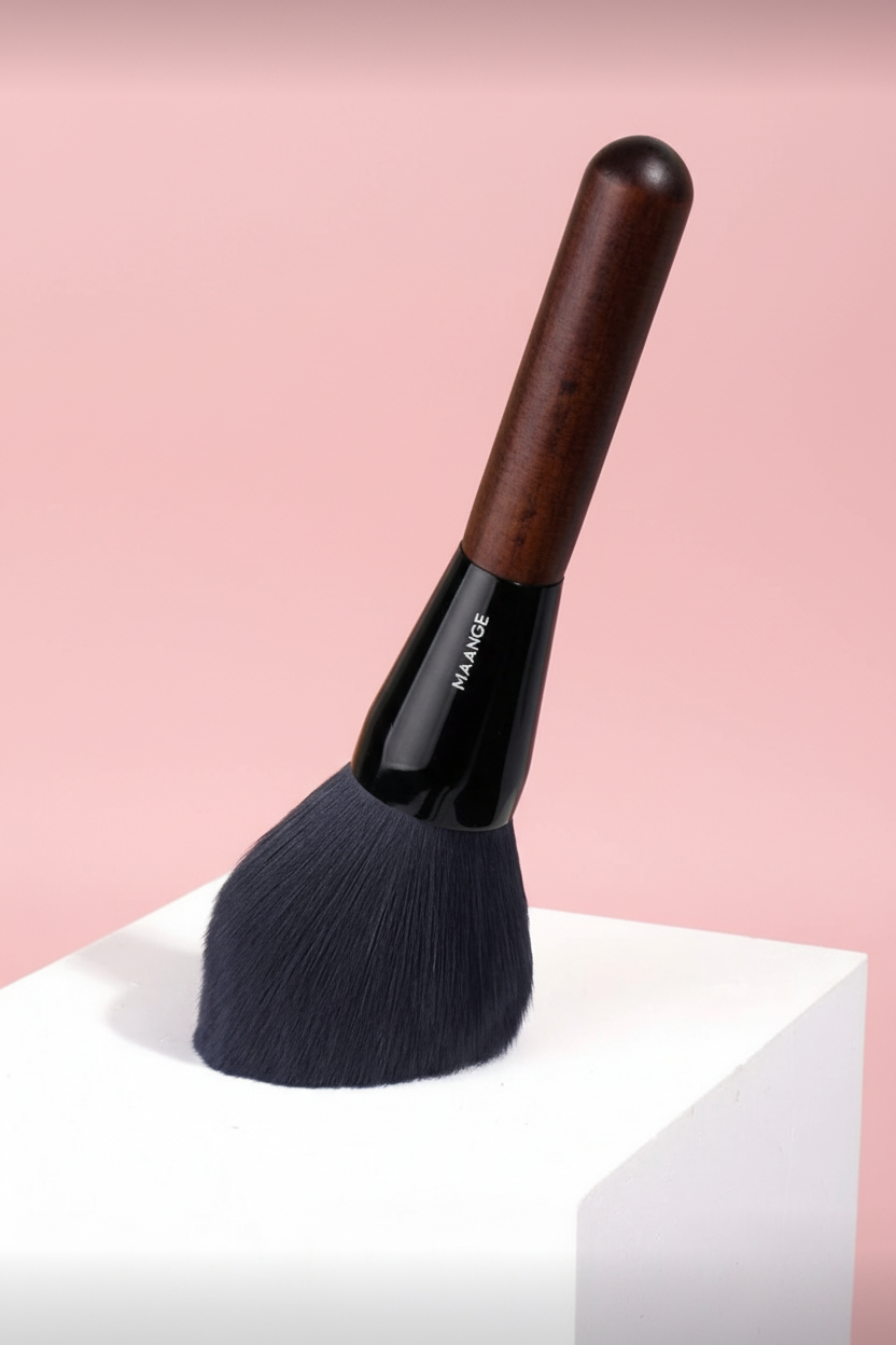 MAANGE Brush with Pink Background