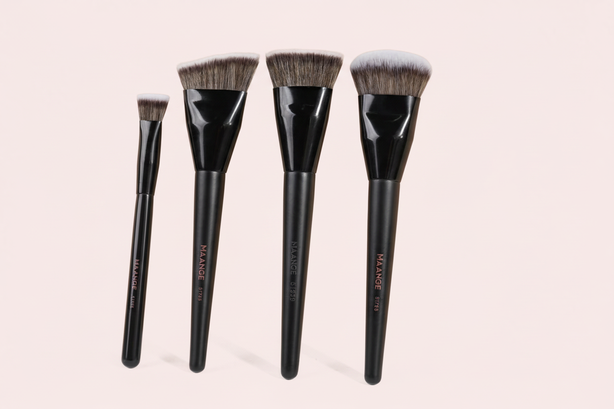MAANGE brushes standing - soft pink background